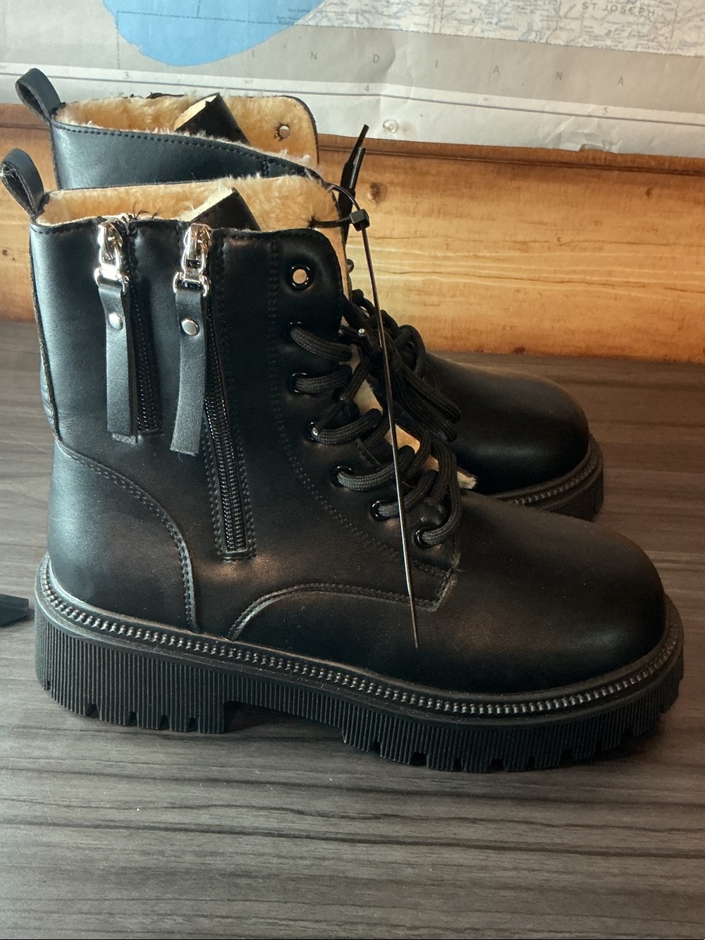 H&M Black Lace-Up Shearling-Lined Combat Boots Women’s Size 9 (40) NWT - Picture 3 of 9